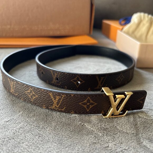 Louis Vuitton Belt. Reversible. Black on one side and brown on the other. - Picture 1 of 13